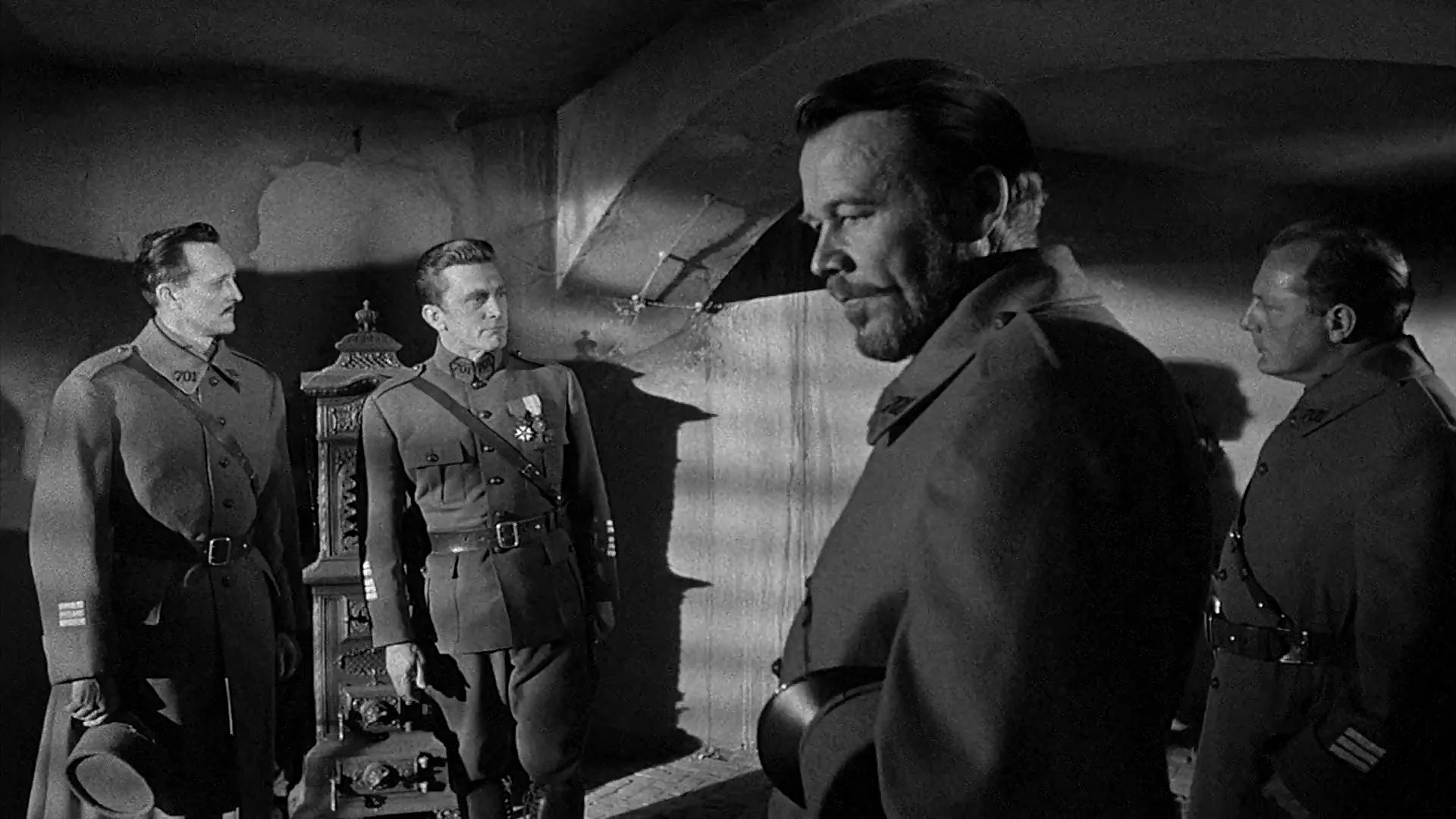 Kirk Douglas, Leon Briggs, Ira Moore, and Wayne Morris in Paths of Glory (1957)