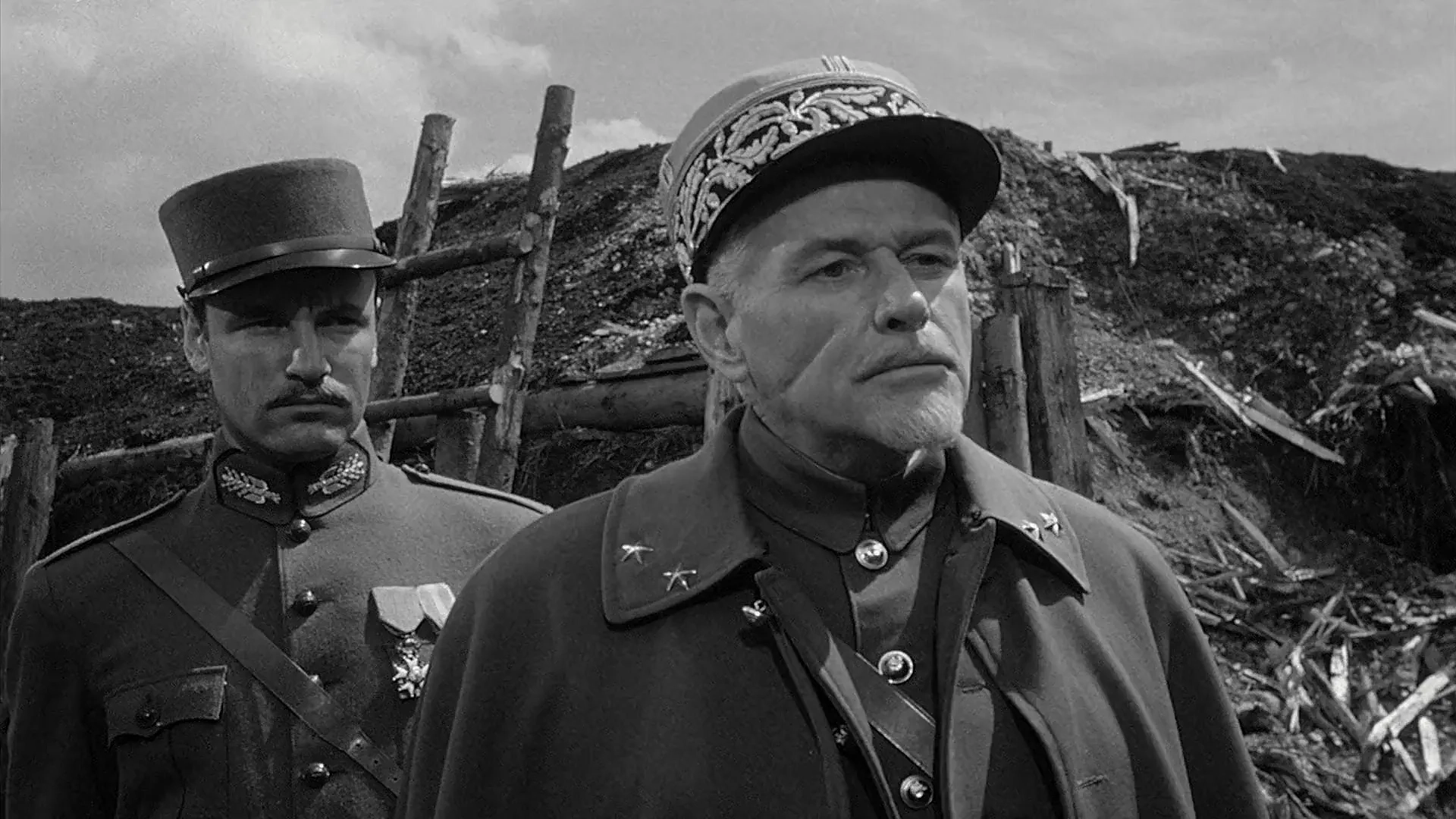 Richard Anderson and George Macready in Paths of Glory (1957)