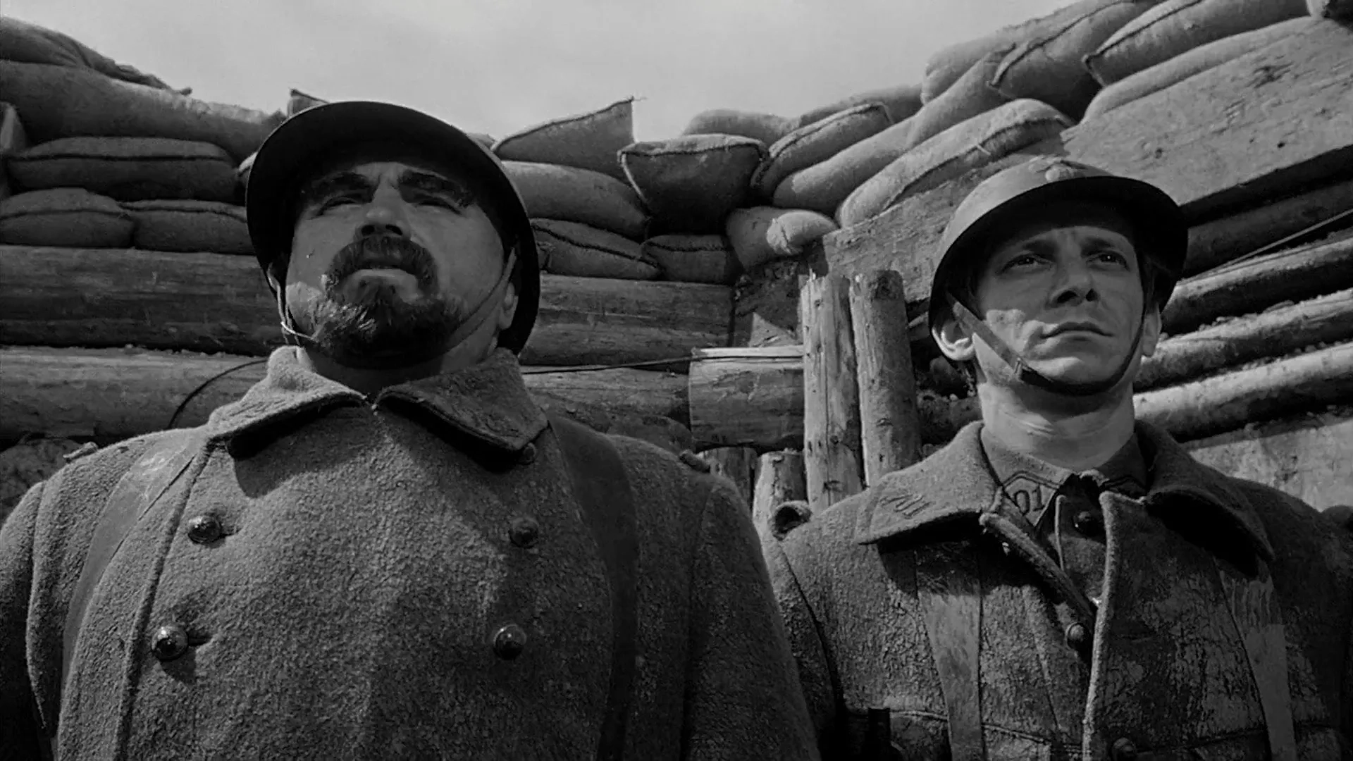 Bert Freed and Joe Turkel in Paths of Glory (1957)