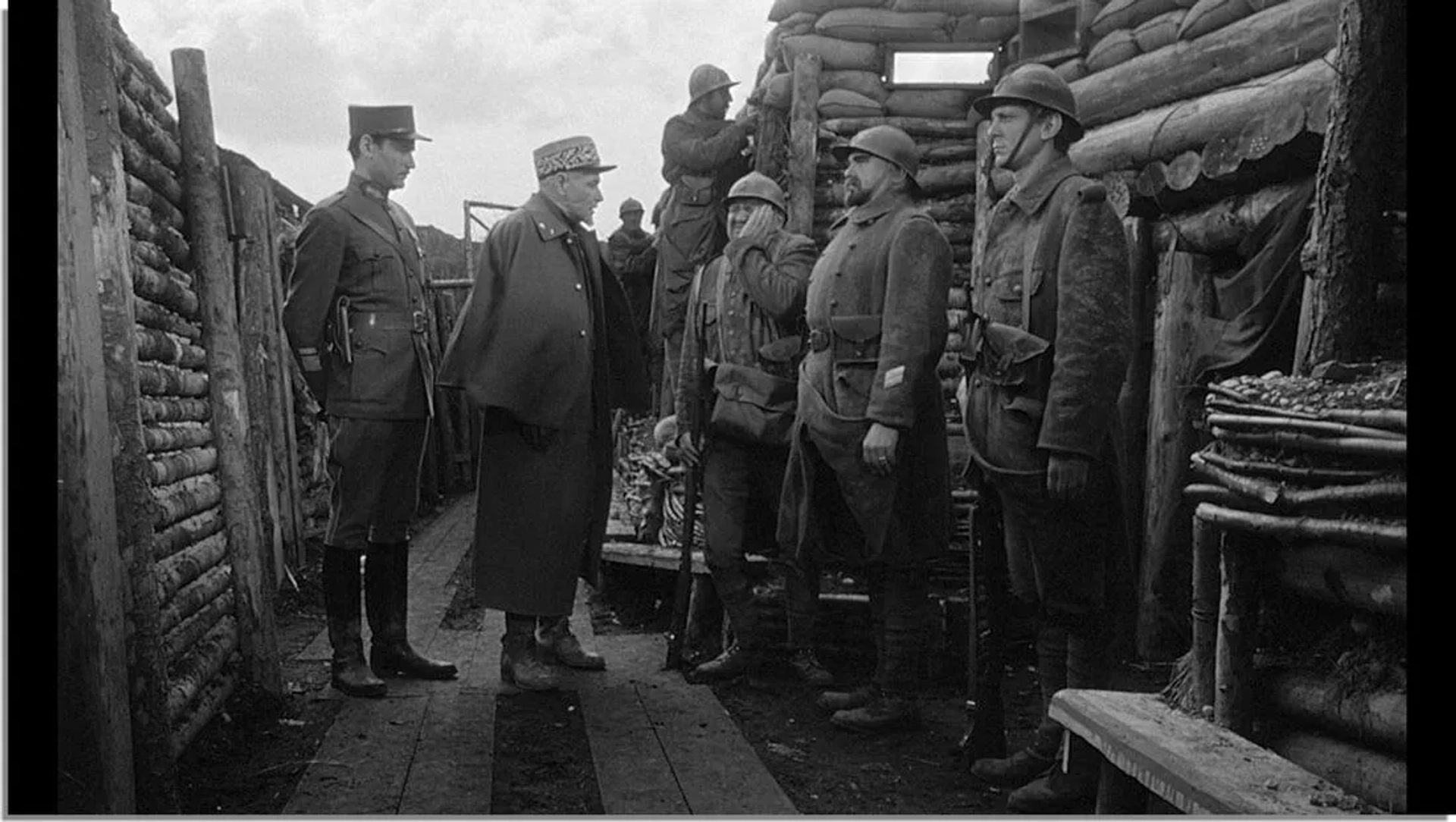 Richard Anderson and George Macready in Paths of Glory (1957)