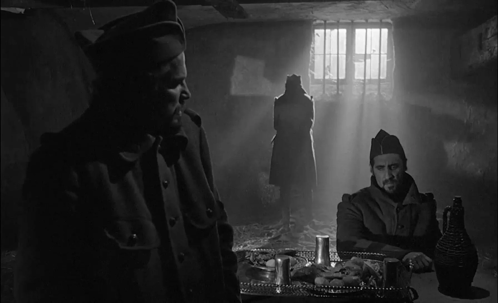 Timothy Carey, Ralph Meeker, and Joe Turkel in Paths of Glory (1957)