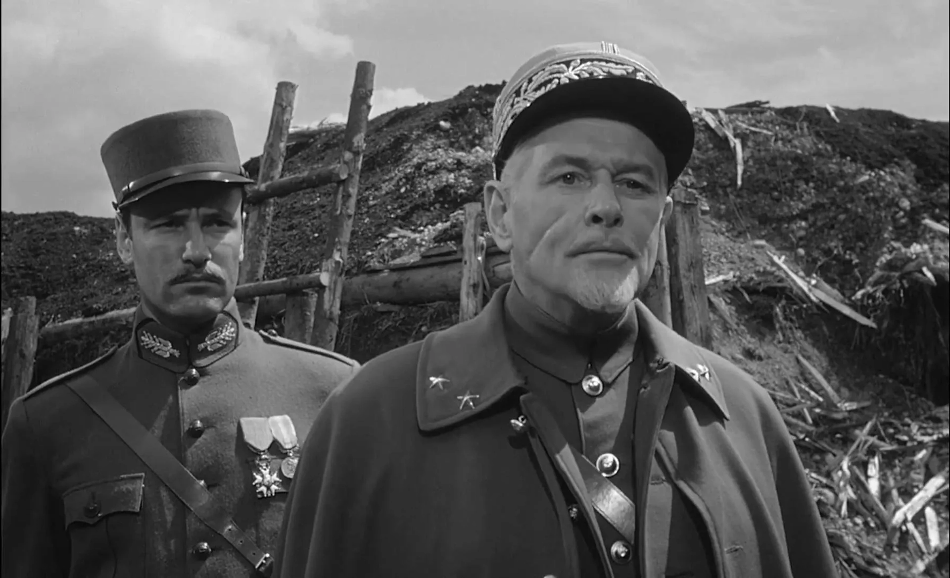 Richard Anderson and George Macready in Paths of Glory (1957)