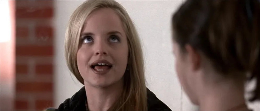 Thora Birch and Mena Suvari in American Beauty (1999)