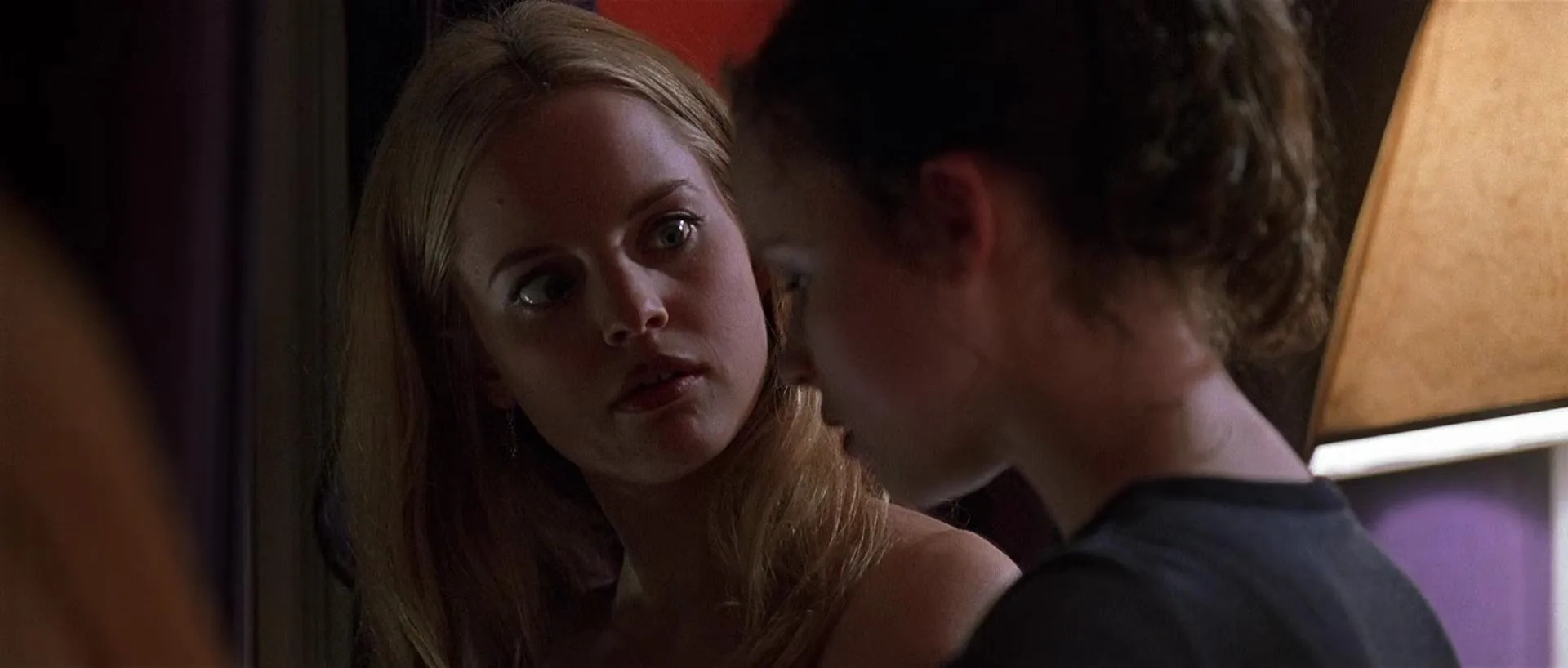 Thora Birch and Mena Suvari in American Beauty (1999)