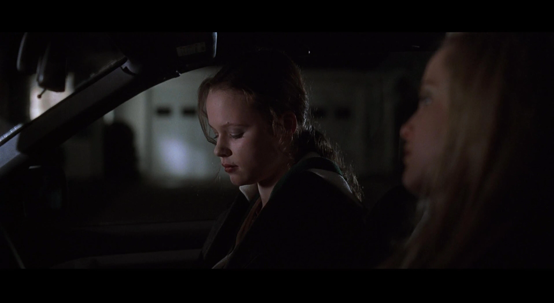 Thora Birch and Mena Suvari in American Beauty (1999)