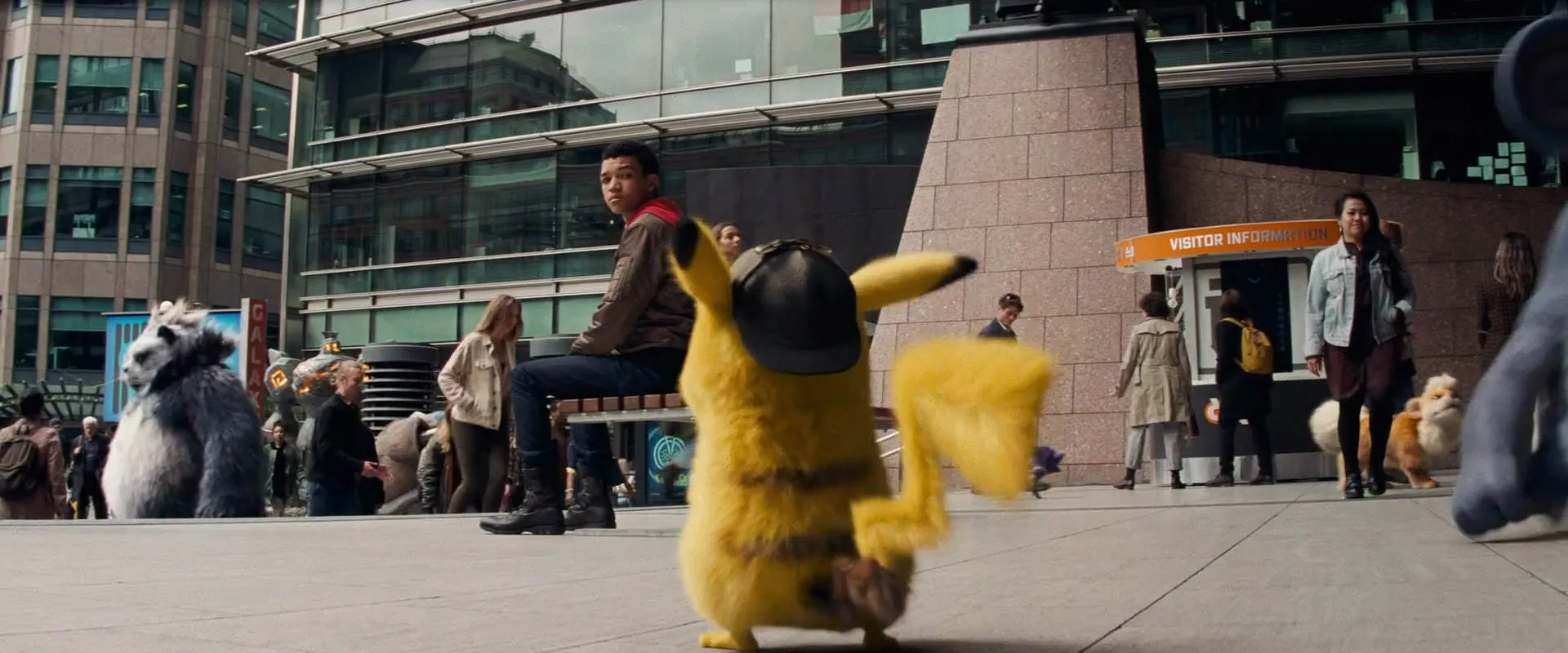 Ikue Ôtani and Justice Smith in Pokémon: Detective Pikachu (2019)