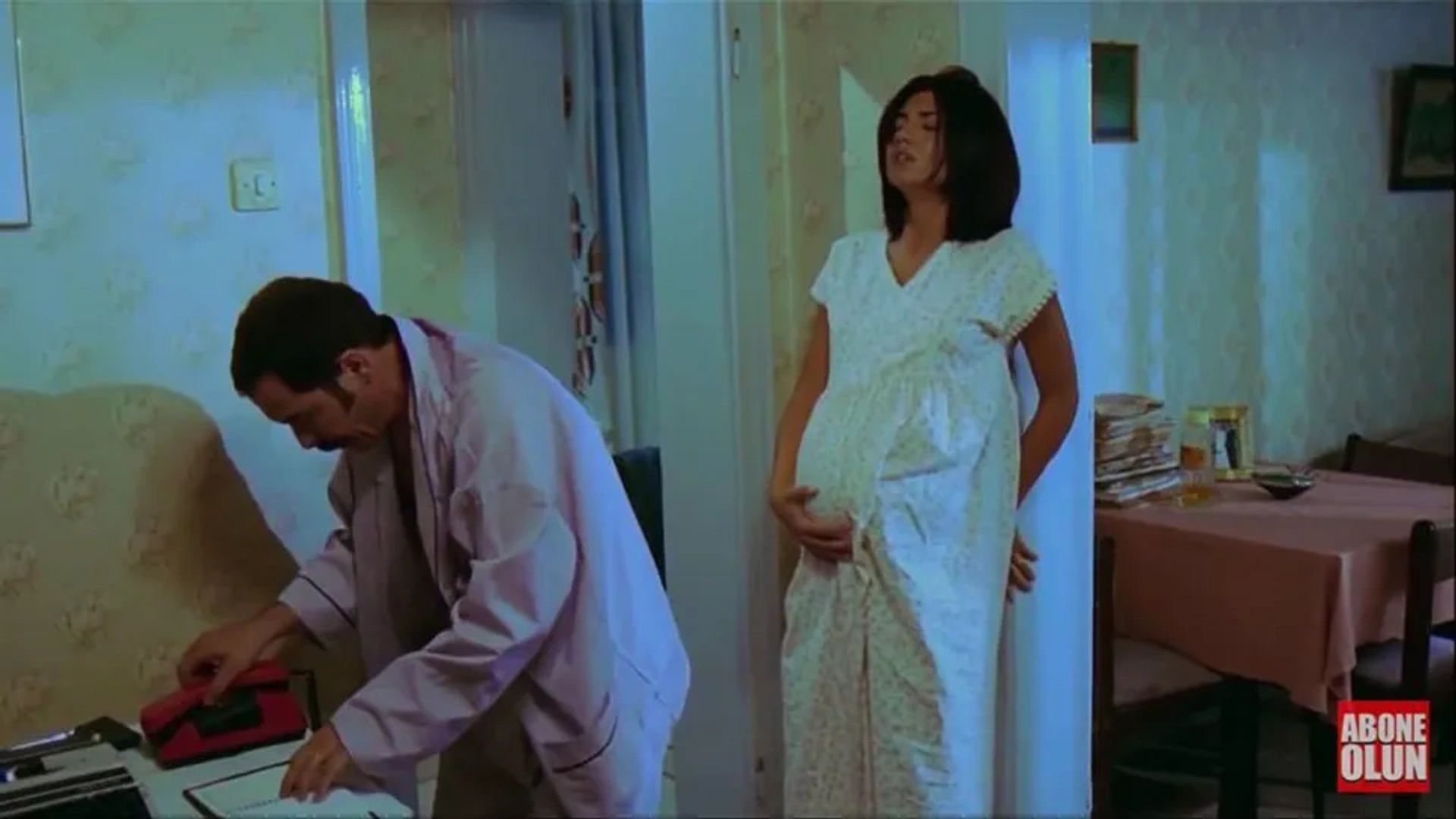 Fikret Kuskan and Tuba Büyüküstün in My Father and My Son (2005)