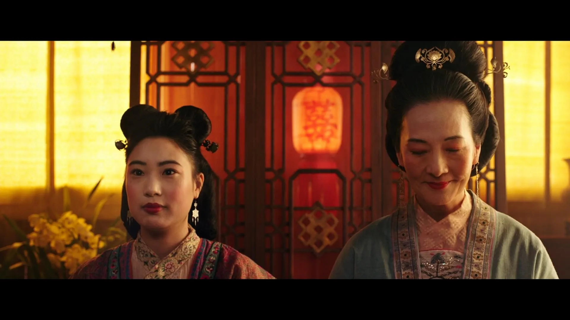 Rosalind Chao and Xana Tang in Mulan (2020)