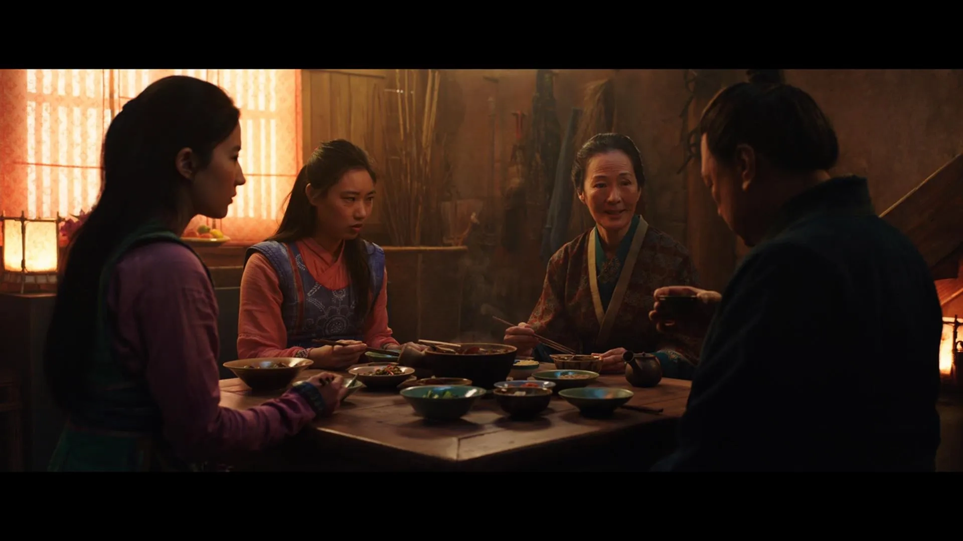 Rosalind Chao, Tzi Ma, Liu Yifei, and Xana Tang in Mulan (2020)