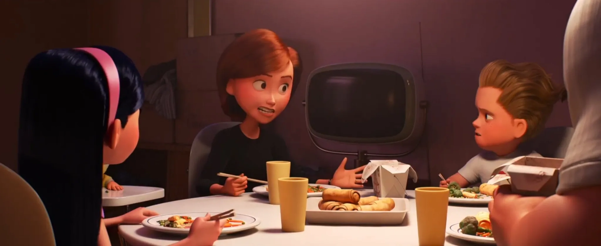 Holly Hunter, Craig T. Nelson, Sarah Vowell, and Huck Milner in Incredibles 2 (2018)