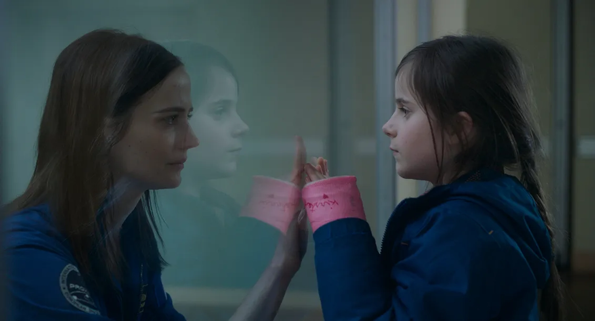 Eva Green and Zélie Boulant in Proxima (2019)