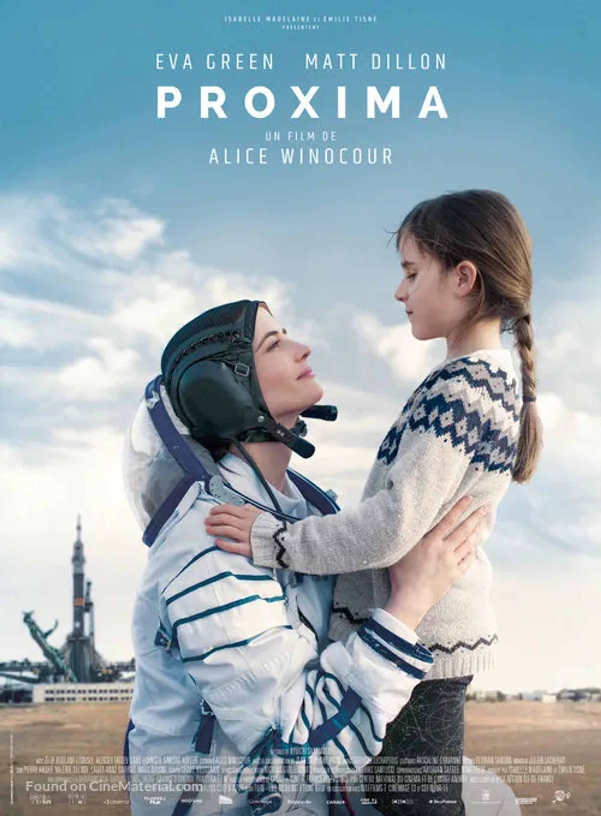 Eva Green and Zélie Boulant in Proxima (2019)