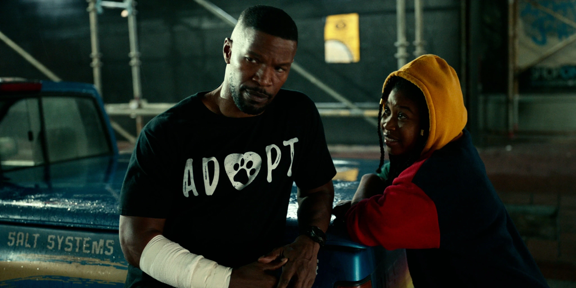 Jamie Foxx and Dominique Fishback in Project Power (2020)