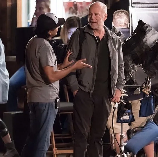 Bruce Willis and M. Night Shyamalan in Glass (2019)