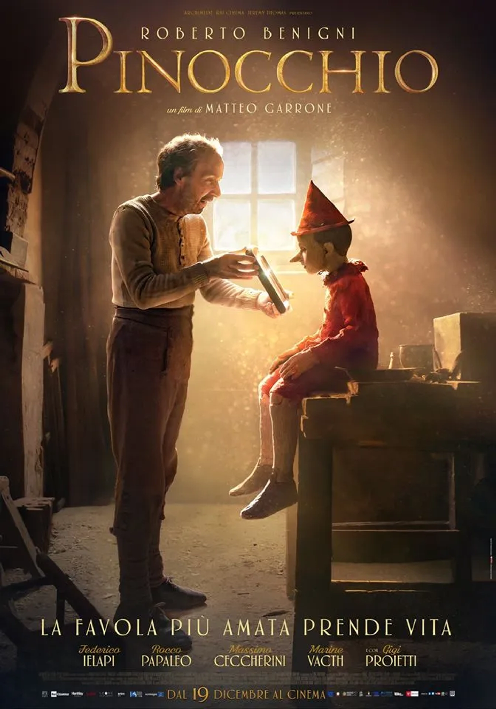 Roberto Benigni and Federico Ielapi in Pinocchio (2019)