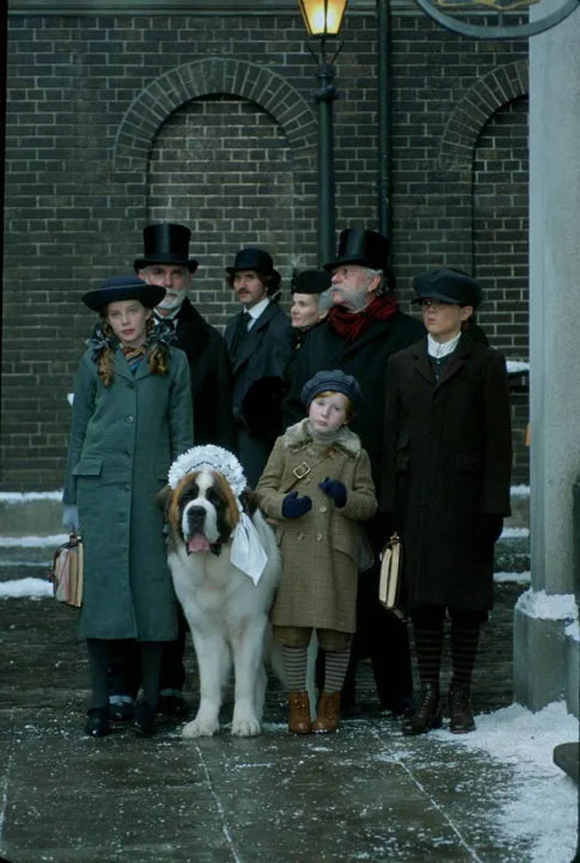 Maggie Dence, Geoffrey Palmer, Rachel Hurd-Wood, Harry Newell, Freddie Popplewell, William Green, and Rebel in Peter Pan (2003)