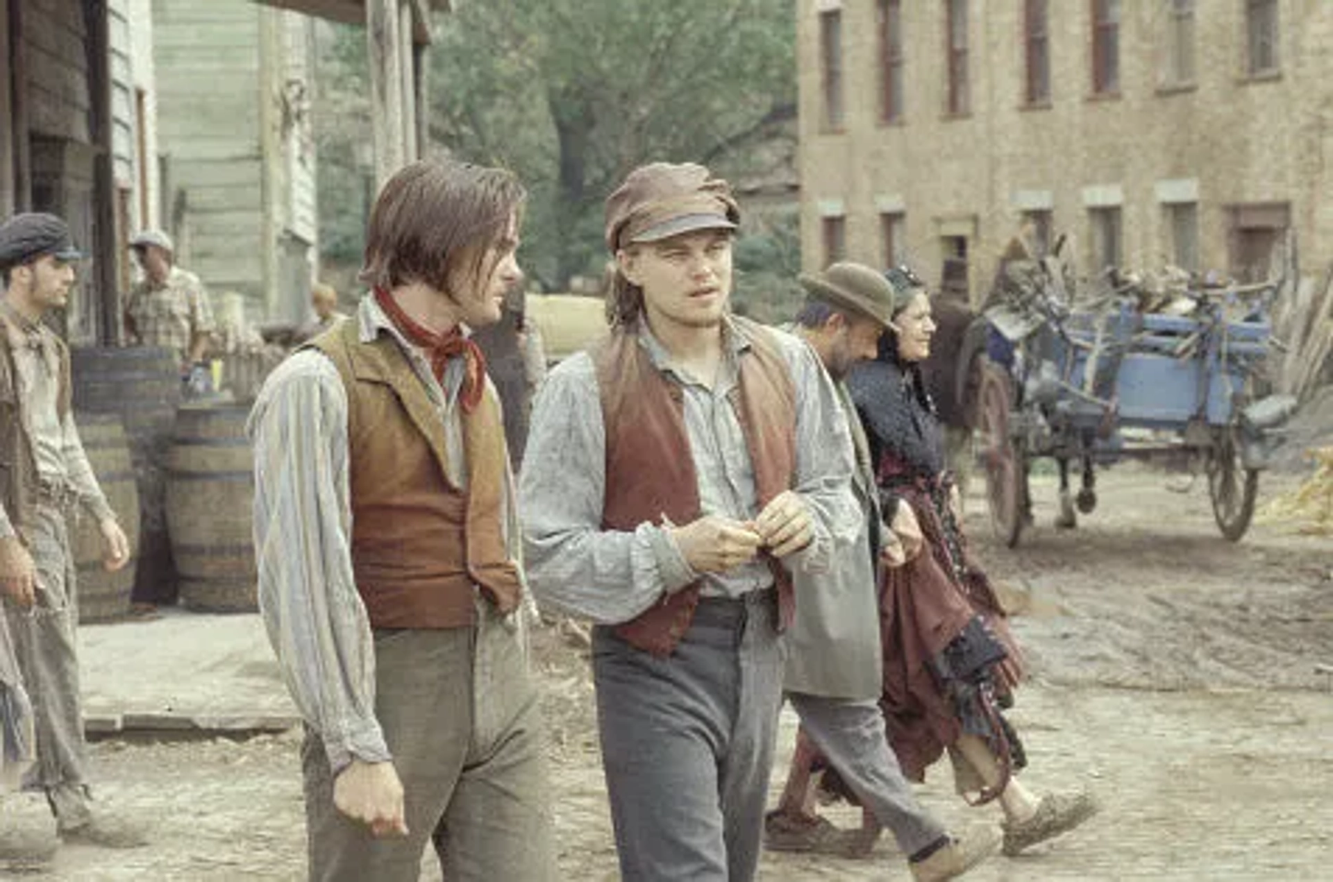 Leonardo DiCaprio and Henry Thomas in Gangs of New York (2002)