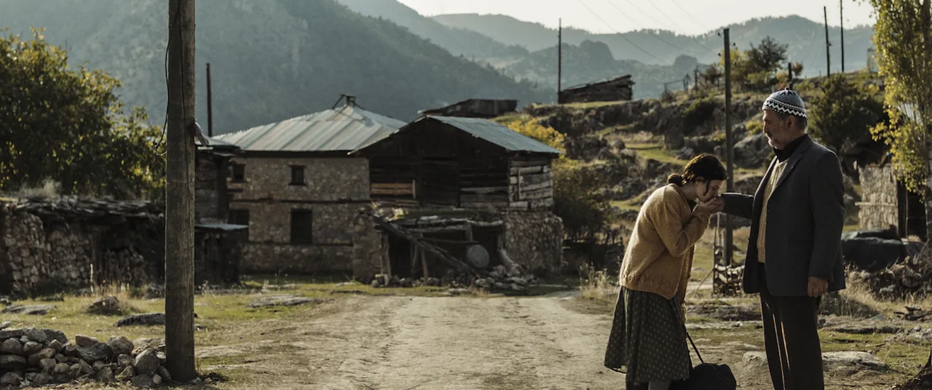 Ece Yüksel and Müfit Kayacan in A Tale of Three Sisters (2019)