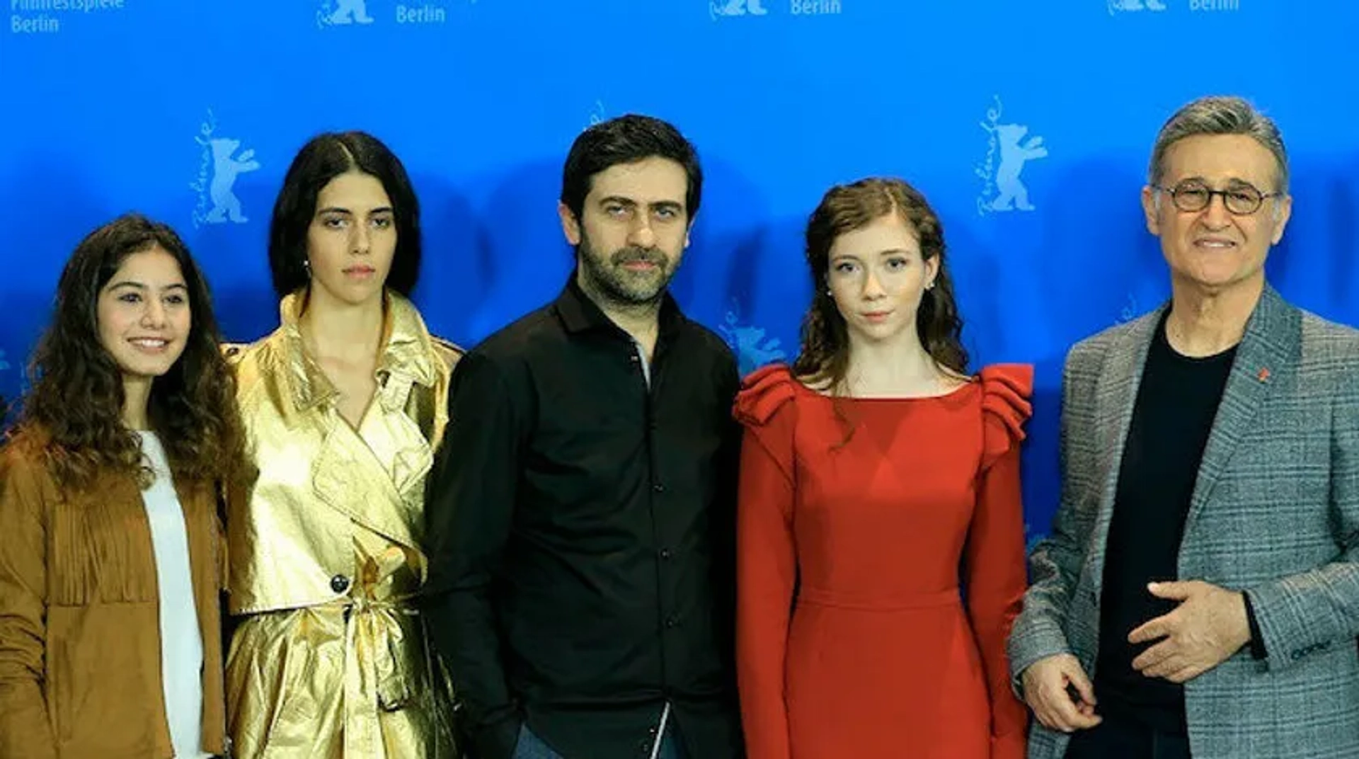 Helin Kandemir, Emin Alper, Ece Yüksel, Cemre Ebuzziya, and Müfit Kayacan at an event for A Tale of Three Sisters (2019)