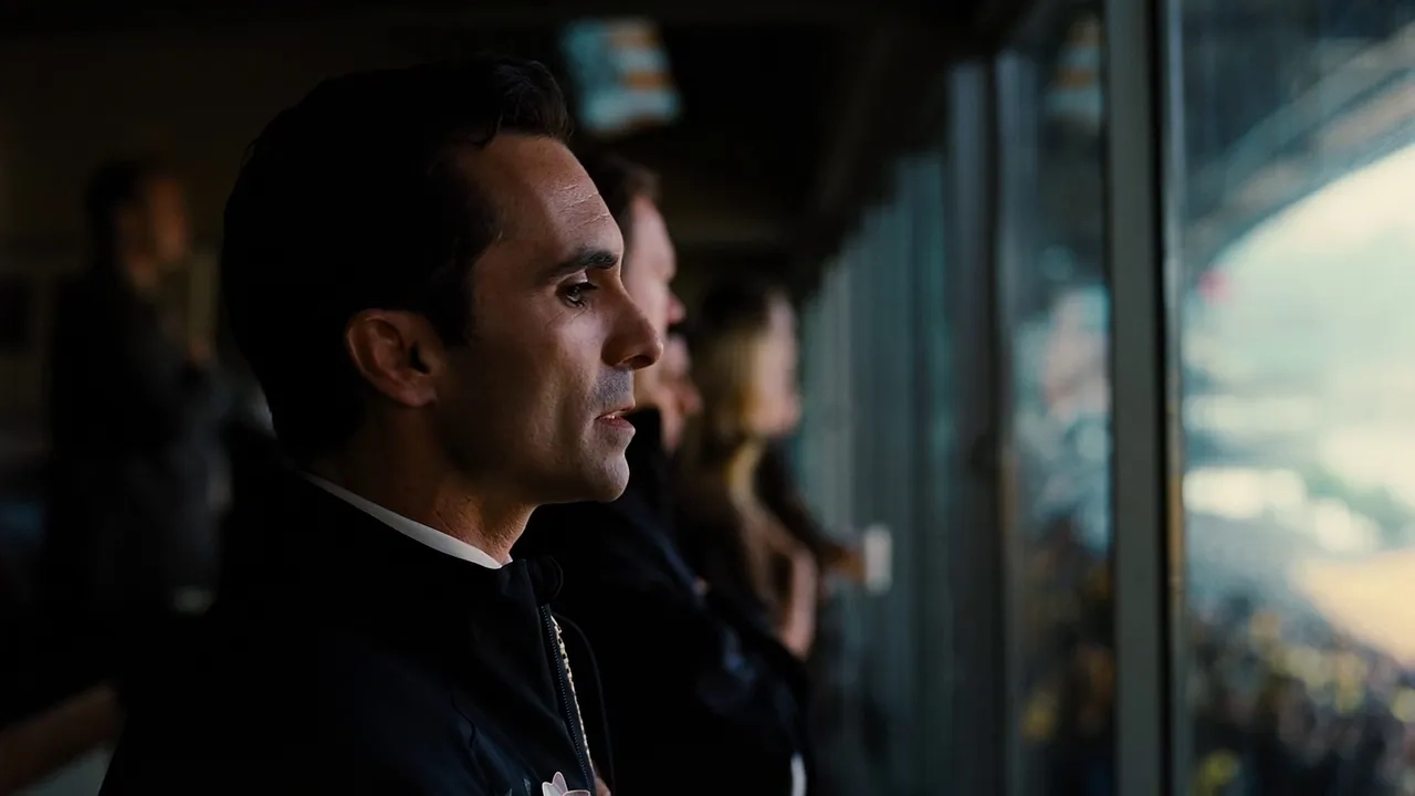 Nestor Carbonell in The Dark Knight Rises (2012)