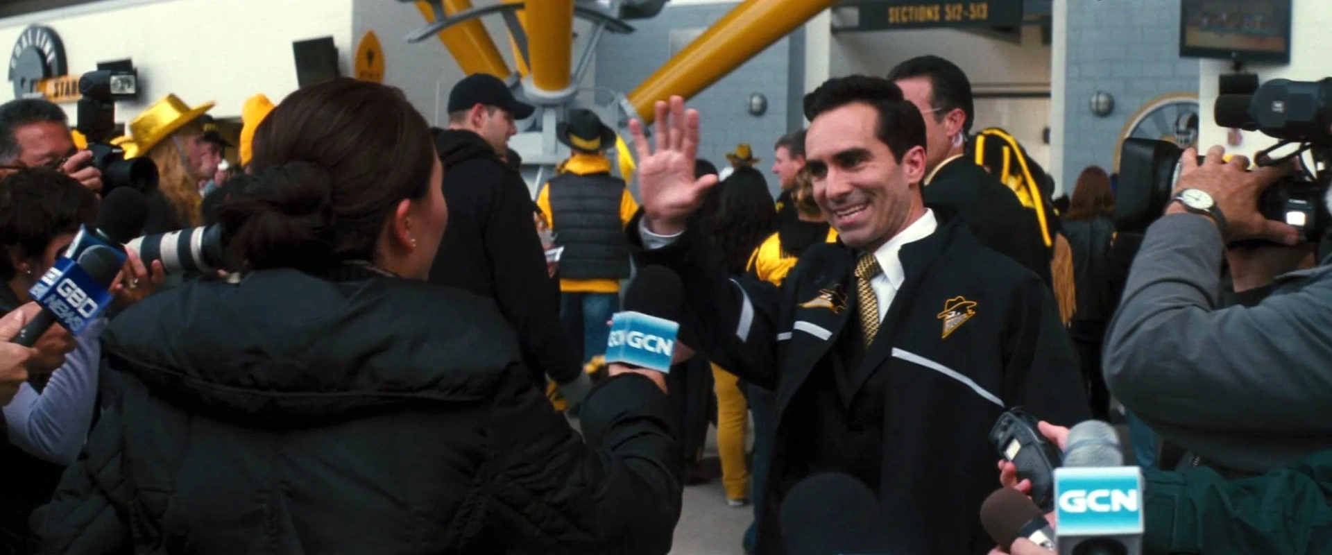 Nestor Carbonell in The Dark Knight Rises (2012)