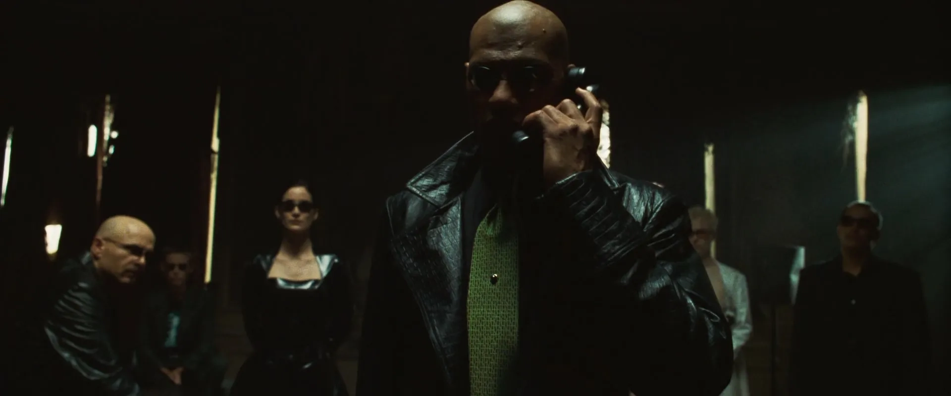 Keanu Reeves, Laurence Fishburne, Joe Pantoliano, Carrie-Anne Moss, Julian Arahanga, and Belinda McClory in The Matrix (1999)