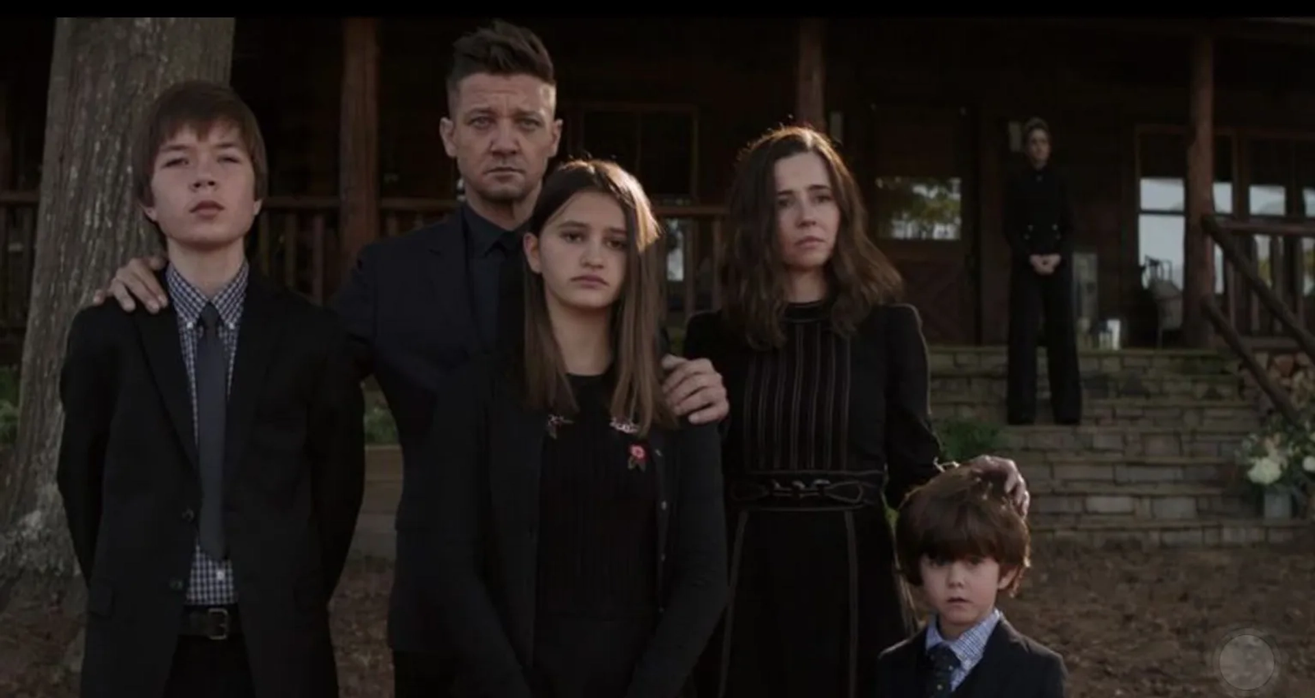 Linda Cardellini, Jeremy Renner, Ava Russo, Ben Sakamoto, and Cade Woodward in Avengers: Endgame (2019)