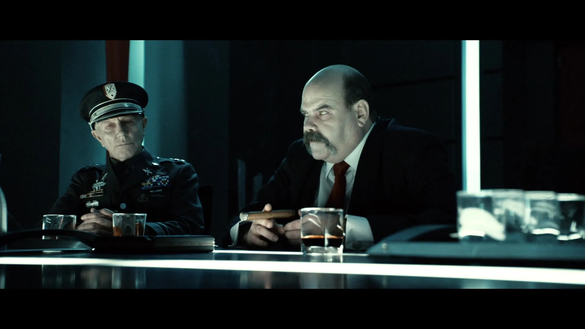 Paul Sonkkila and Carl Rush in Daybreakers (2009)