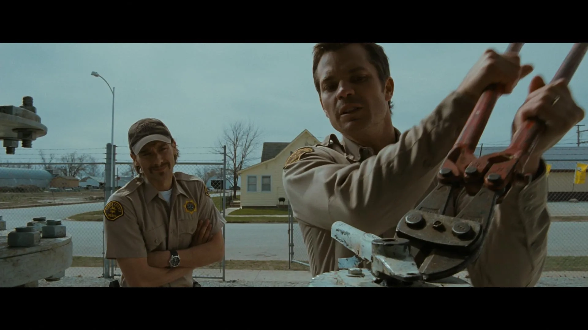 Timothy Olyphant and Joe Anderson in The Crazies (2010)