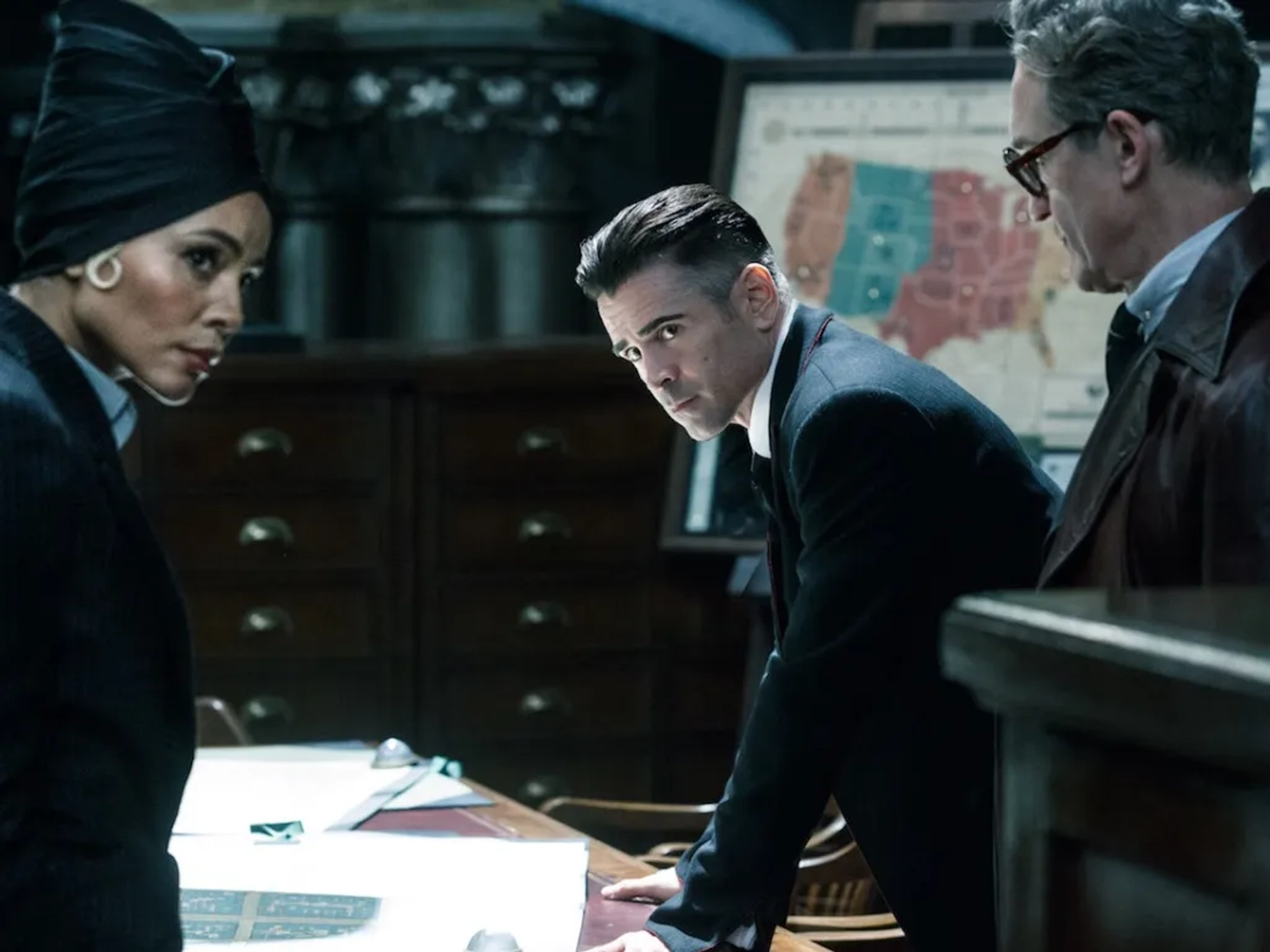 Carmen Ejogo and Colin Farrell in Fantastic Beasts and Where to Find Them (2016)