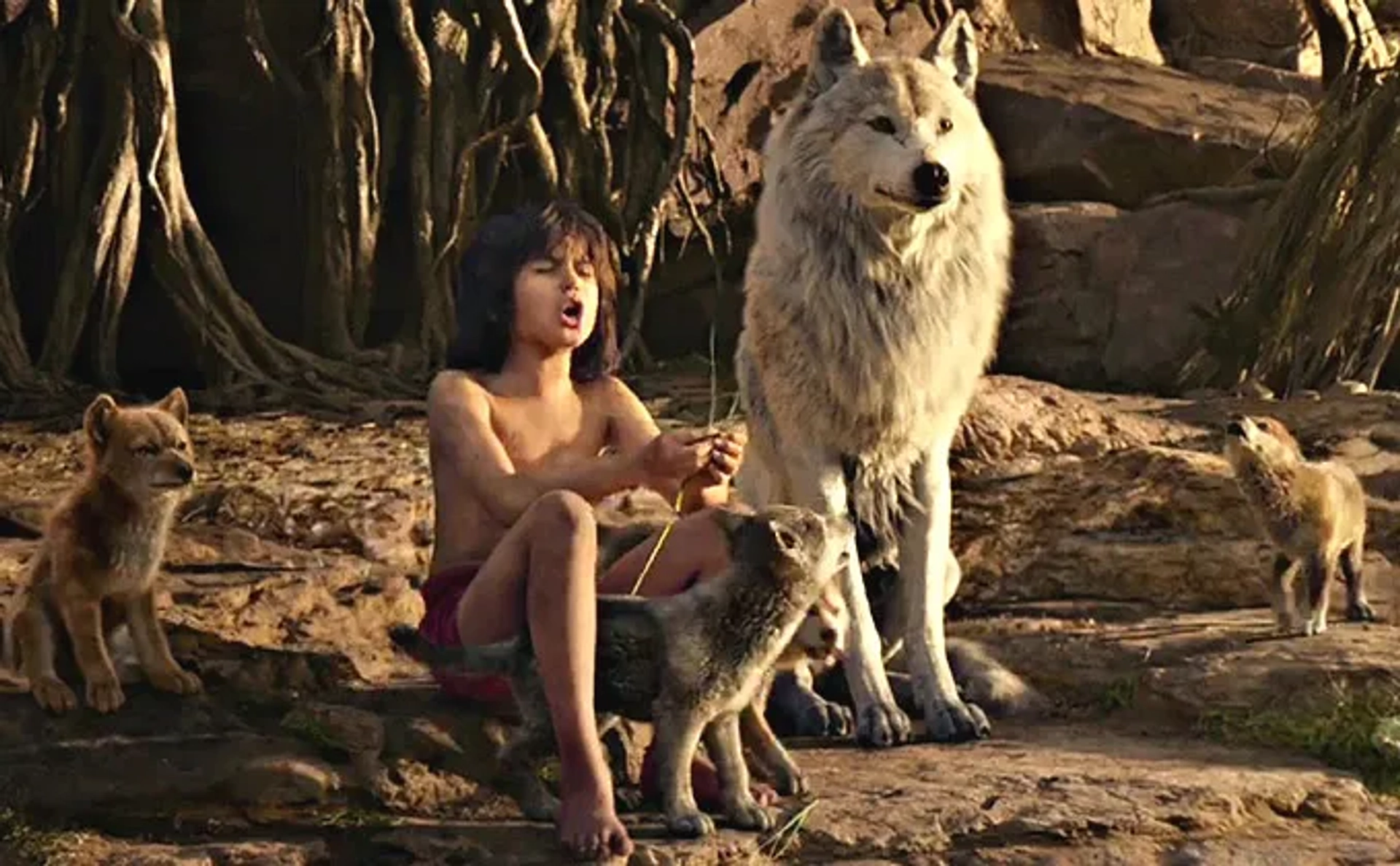 Brighton Rose Favreau, Lupita Nyong'o, Emjay Anthony, Max Favreau, Neel Sethi, and Chloe Hechter in The Jungle Book (2016)