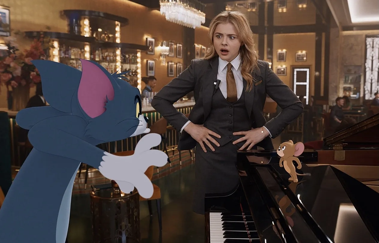 Tom, Jerry, and Chloë Grace Moretz in Tom & Jerry (2021)
