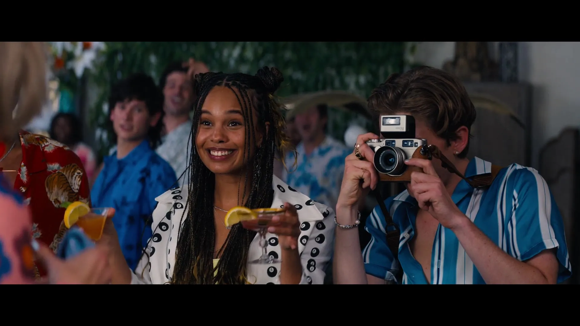 Alisha Boe and Austin Abrams in Do Revenge (2022)