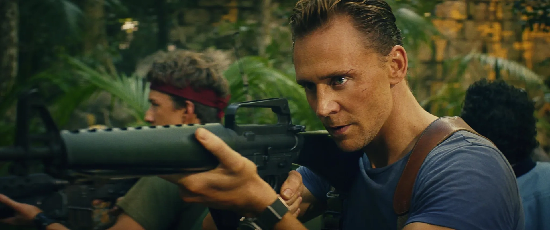 Tom Hiddleston and Thomas Mann in Kong: Skull Island (2017)