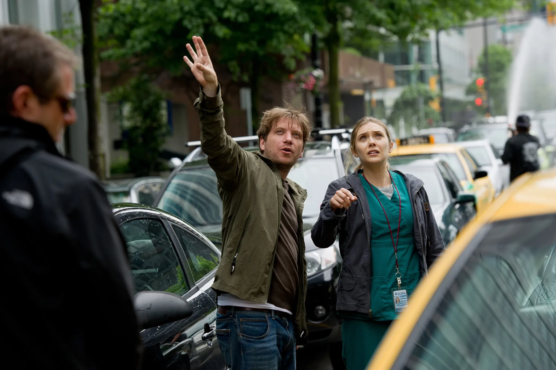 Elizabeth Olsen and Gareth Edwards in Godzilla (2014)