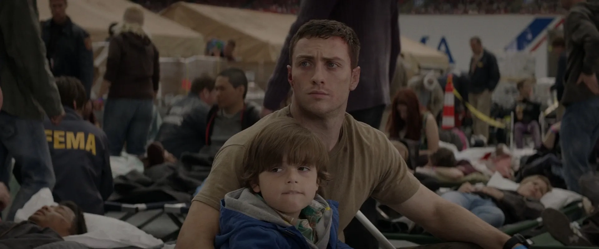 Aaron Taylor-Johnson and Carson Bolde in Godzilla (2014)