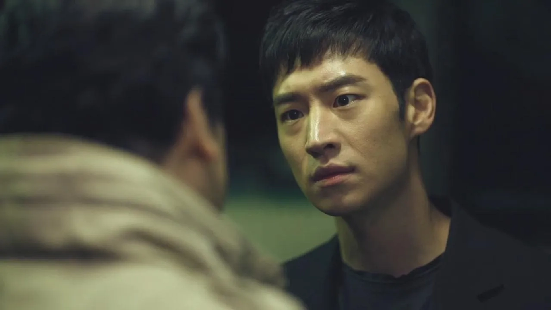 Lee Jehoon in Signal (2016)