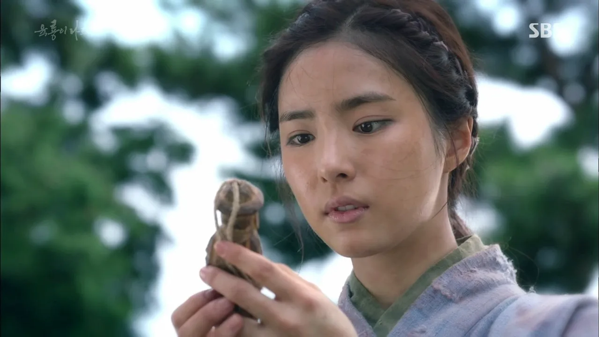 Shin Se-Kyung in Yungnyong-i Nareusya (2015)