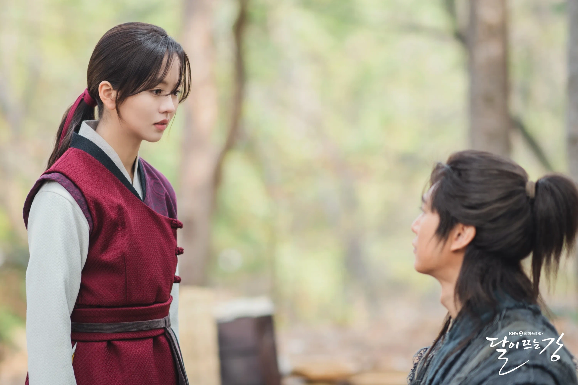 Kim So-hyun and Na In-woo in River Where the Moon Rises (2021)