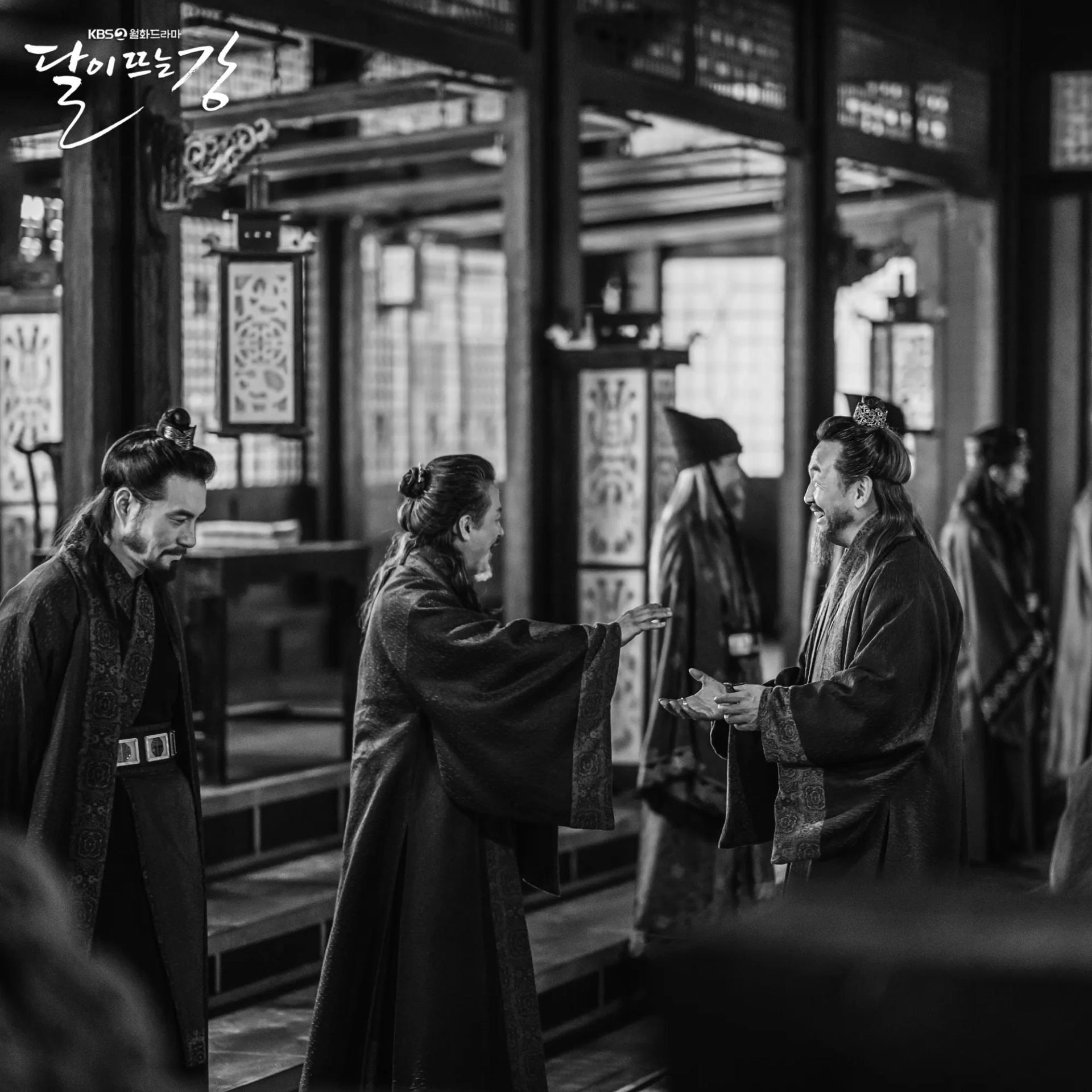 In-gyeom Jeong, Kwang Soo Cha, and Lee Hae-young in River Where the Moon Rises (2021)