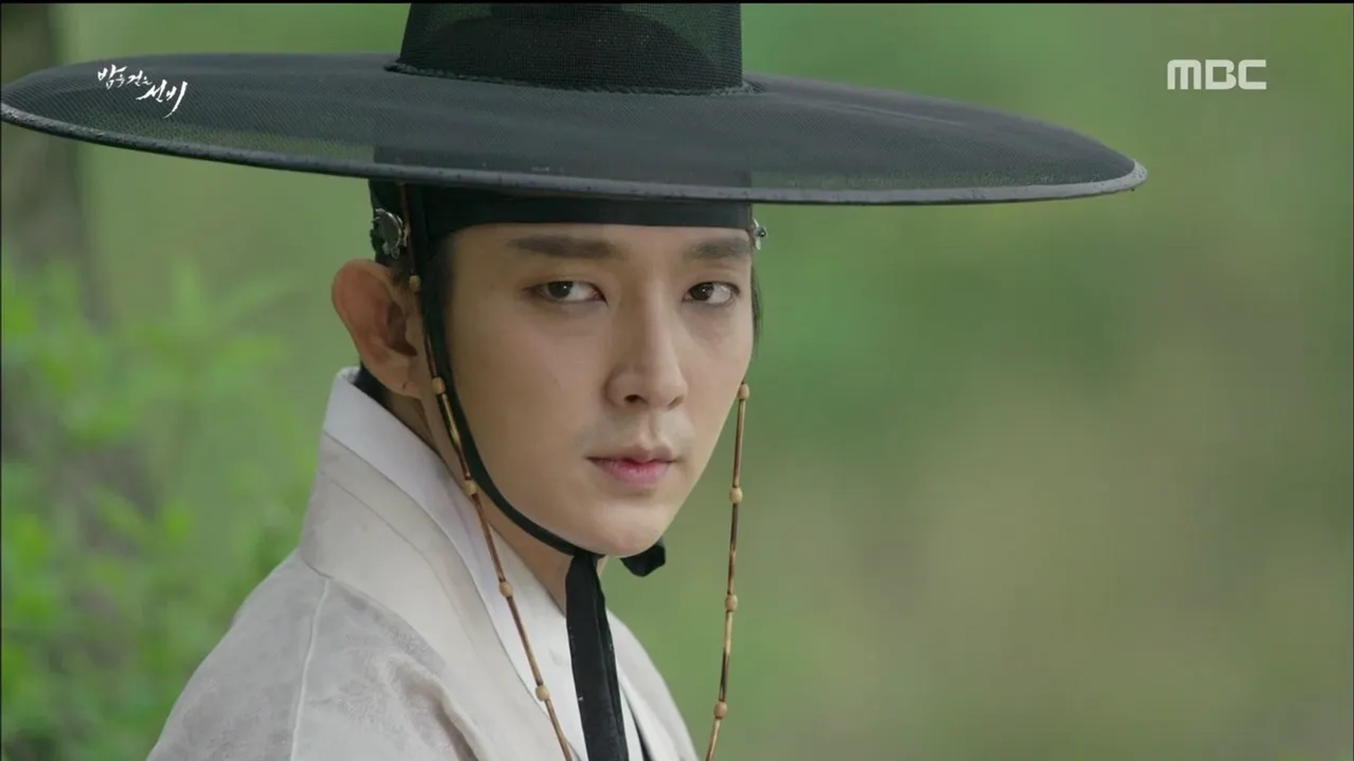 Lee Joon-Gi in The Scholar Who Walks the Night (2015)