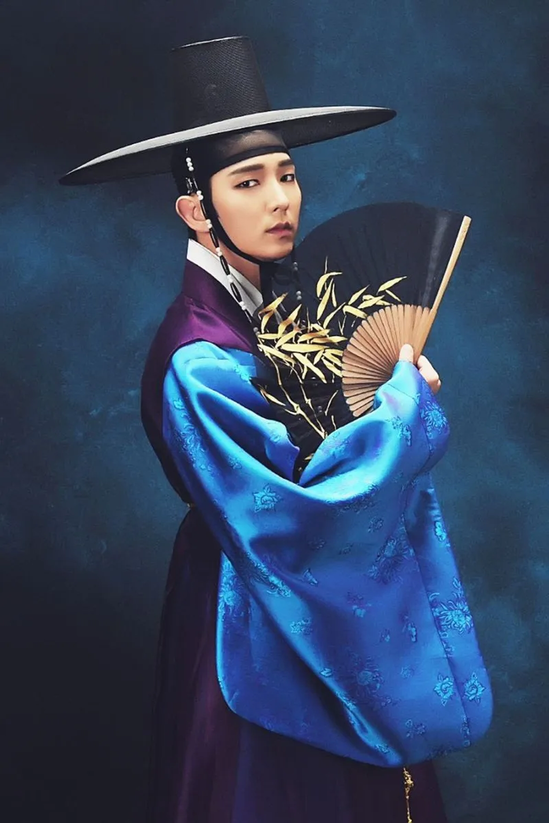 Lee Joon-Gi in The Scholar Who Walks the Night (2015)