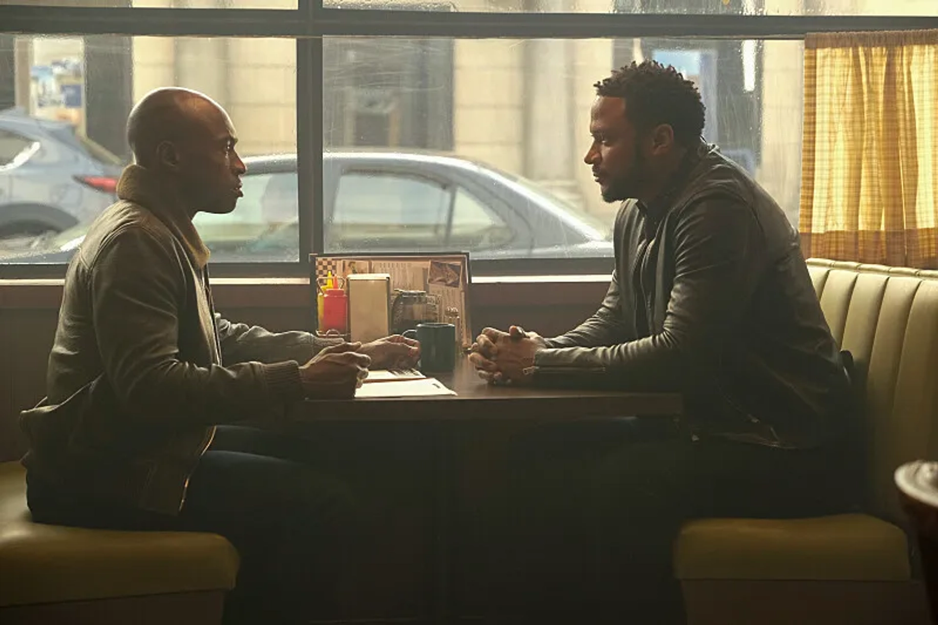 David Ramsey and Wolé Parks in Superman & Lois (2021)