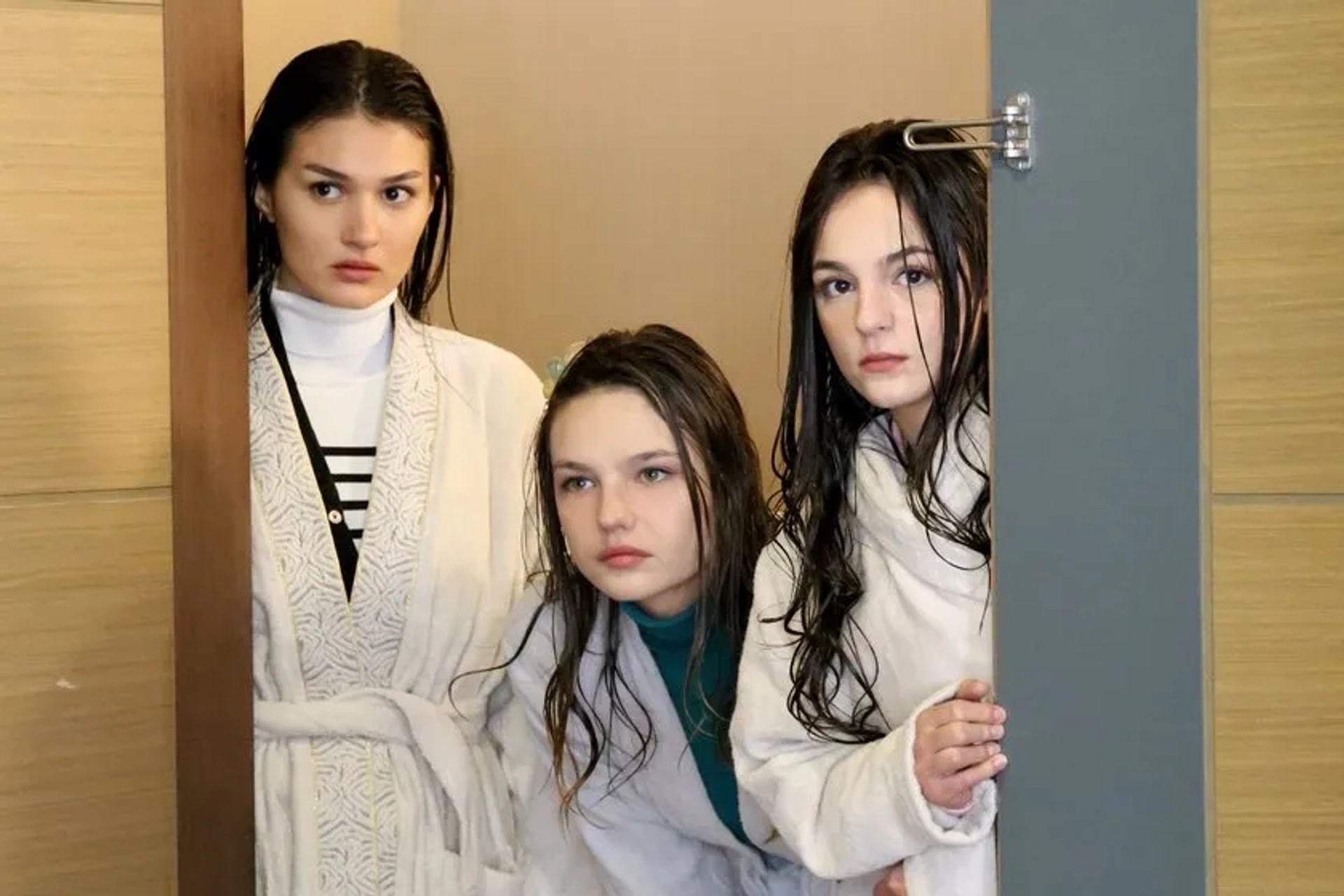 Nilsu Berfin Aktas, Aslihan Kapansahin, and Gizem Günes in Kuzey Yildizi (2019)