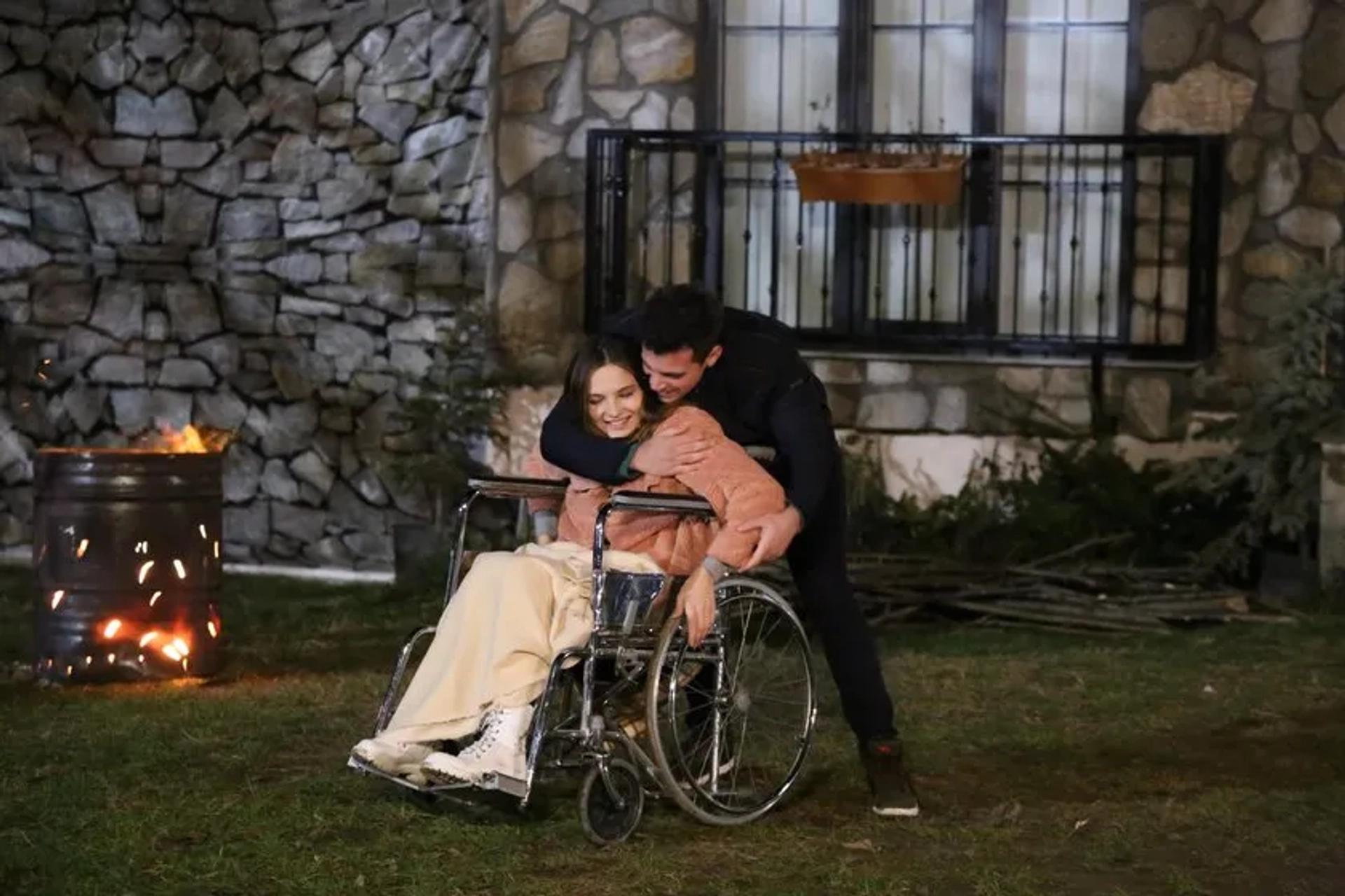 Nilsu Berfin Aktas and Can Kiziltug in Kuzey Yildizi (2019)