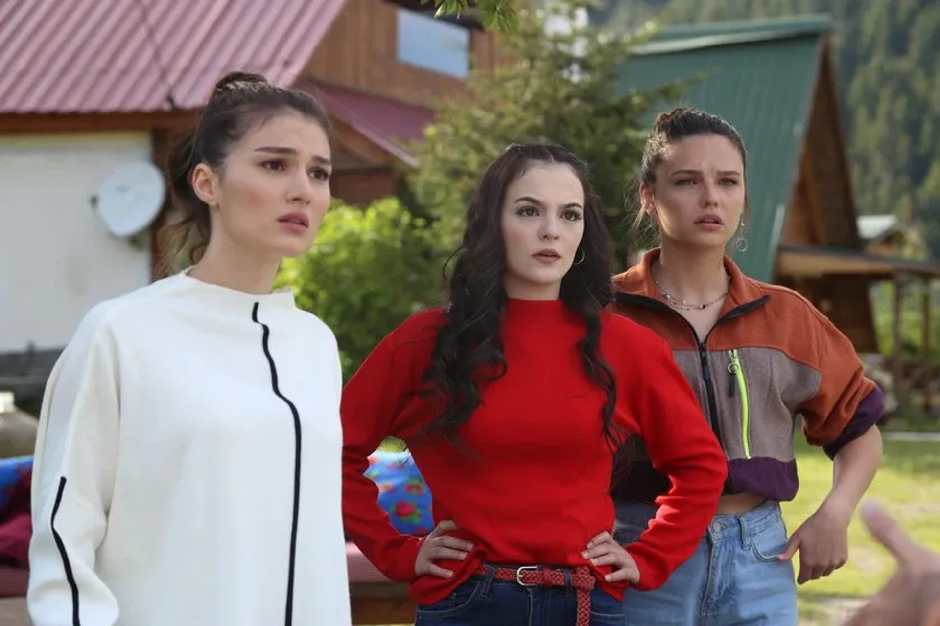 Nilsu Berfin Aktas, Aslihan Kapansahin, and Gizem Günes in Kuzey Yildizi (2019)