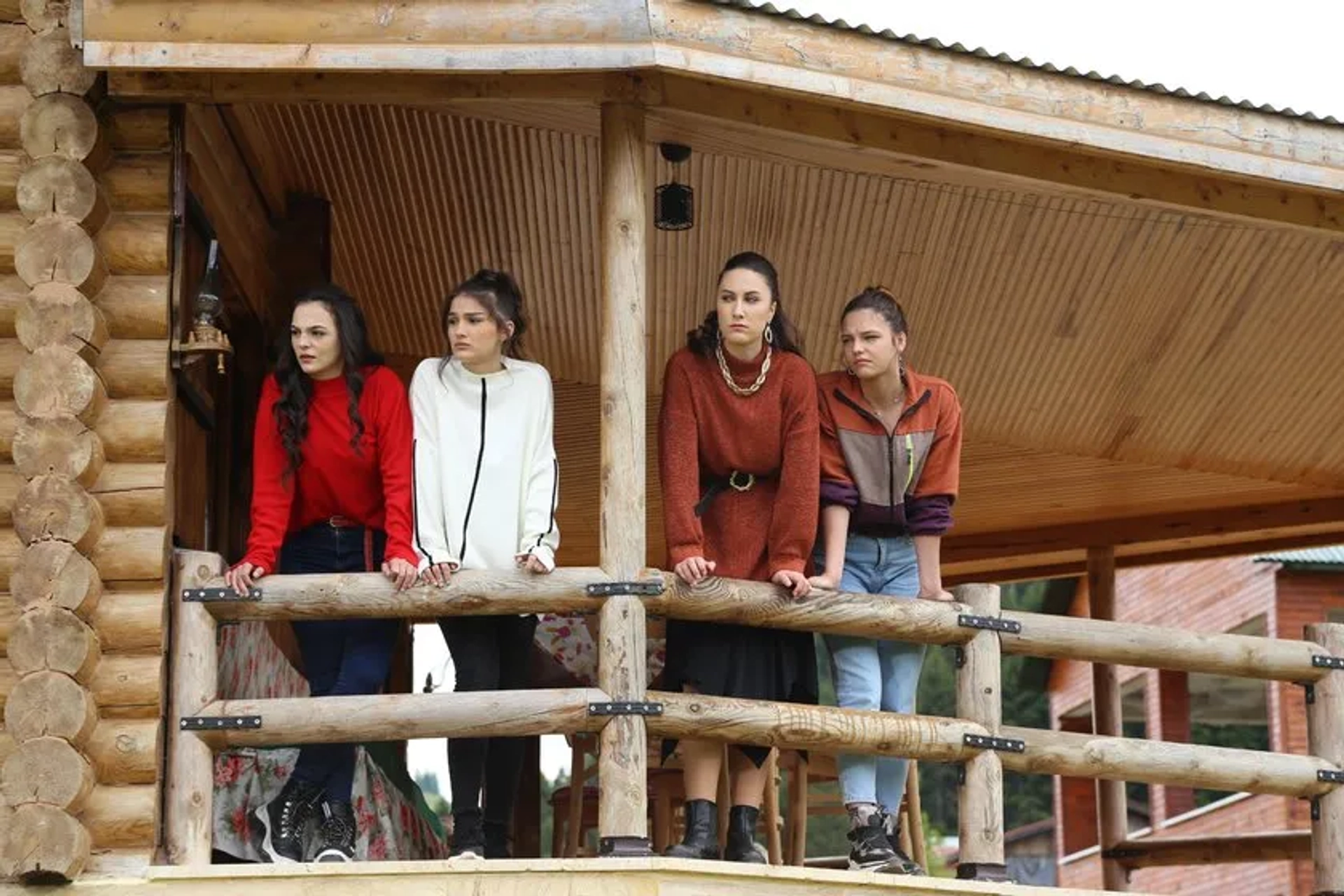 Nilsu Berfin Aktas, Aslihan Kapansahin, Merve Sen, and Gizem Günes in Kuzey Yildizi (2019)