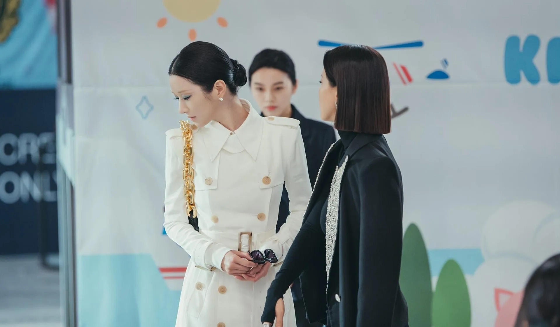 Seon Yu and Seo Ye-Ji in Eve (2022)