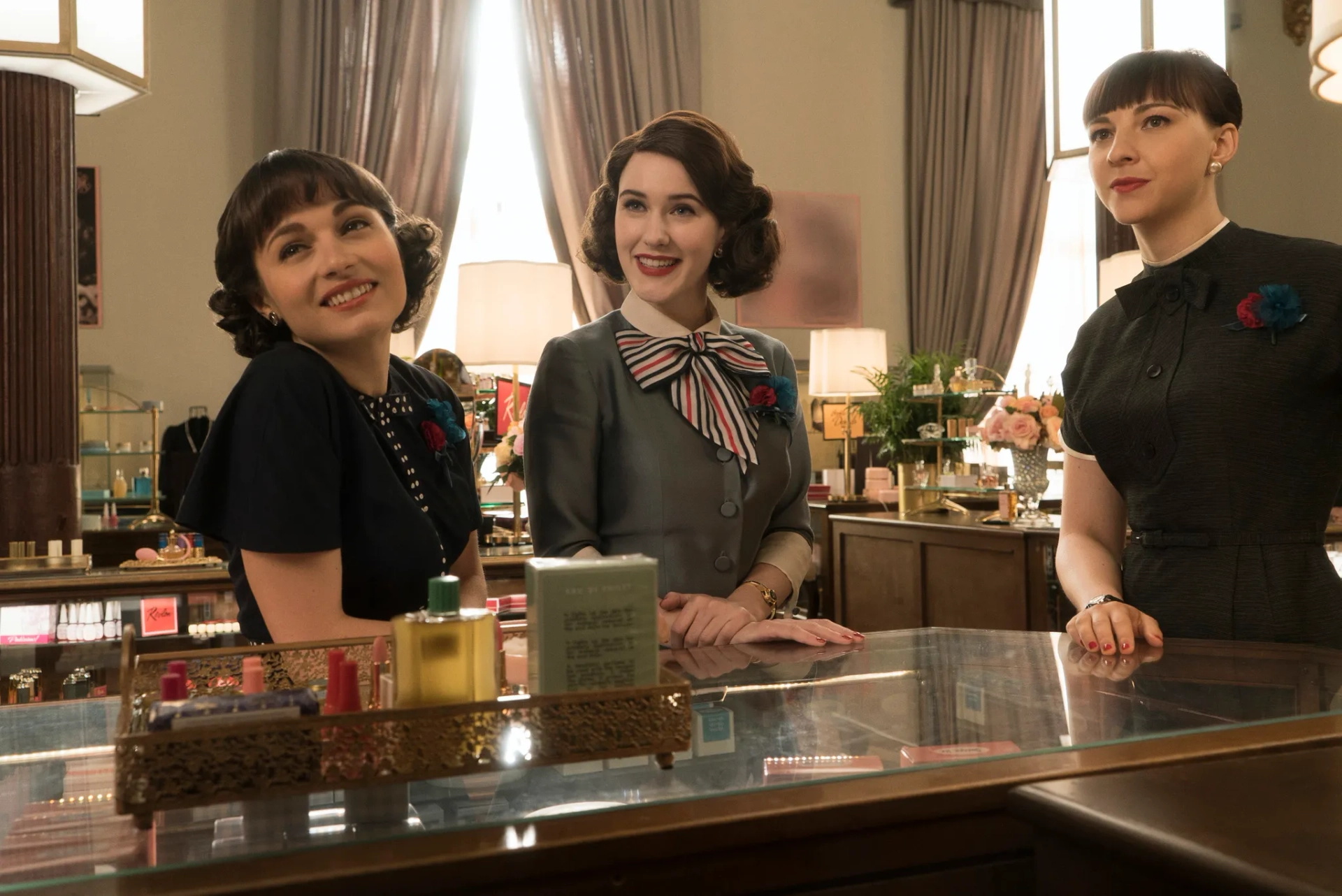 Rachel Brosnahan, Erin Darke, and Lilli Stein in The Marvelous Mrs. Maisel (2017)