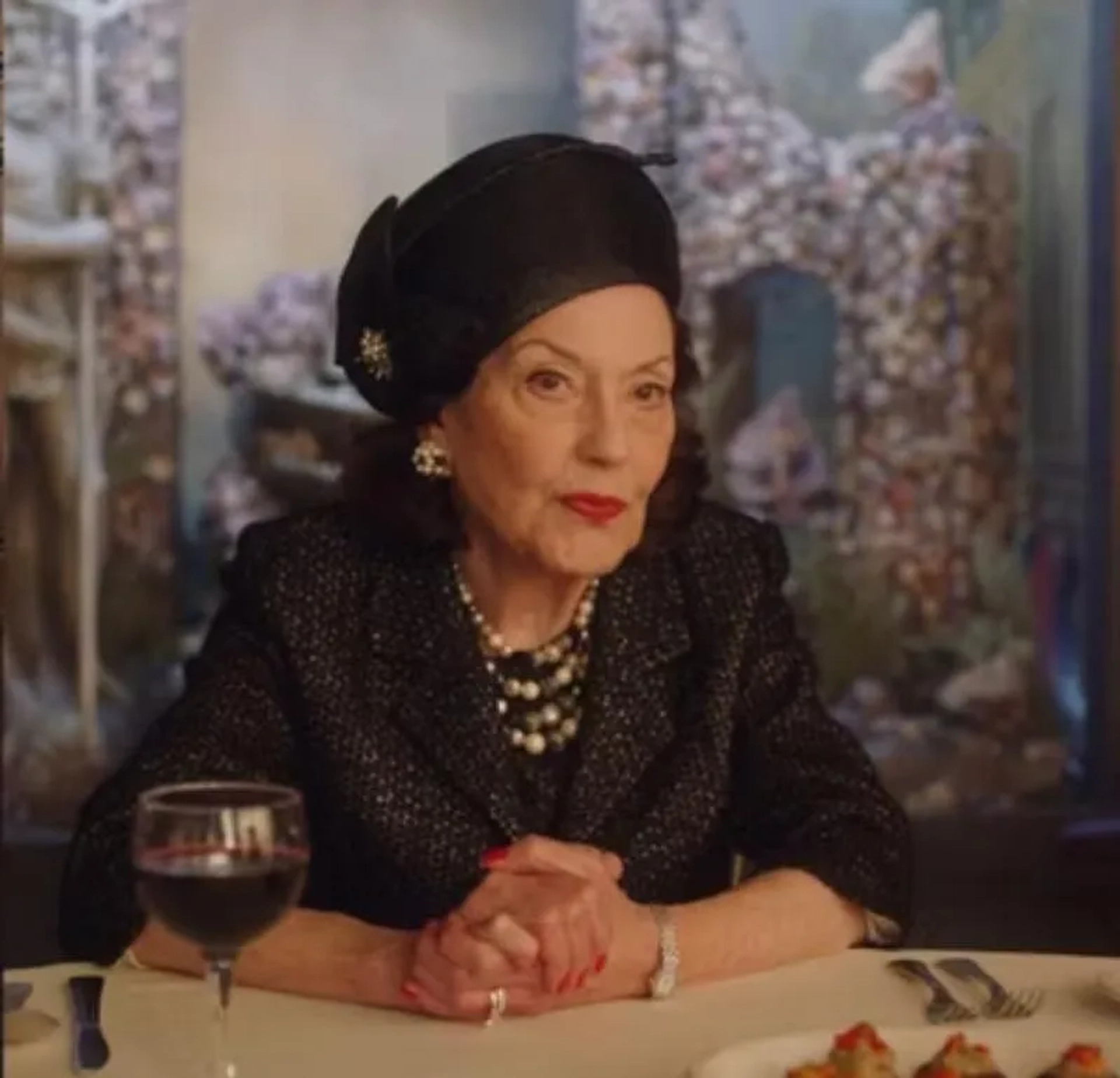 Kelly Bishop in The Marvelous Mrs. Maisel: Maisel vs. Lennon: The Cut Contest (2022)